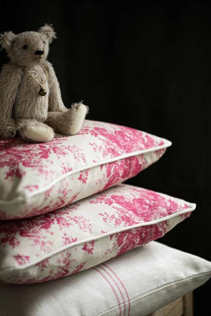 Olive & Daisy Cushions In Rose Pinks